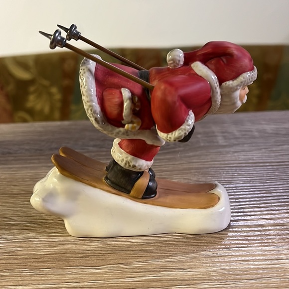 Walt Disney world Santa skiing figurine - Picture 4 of 5